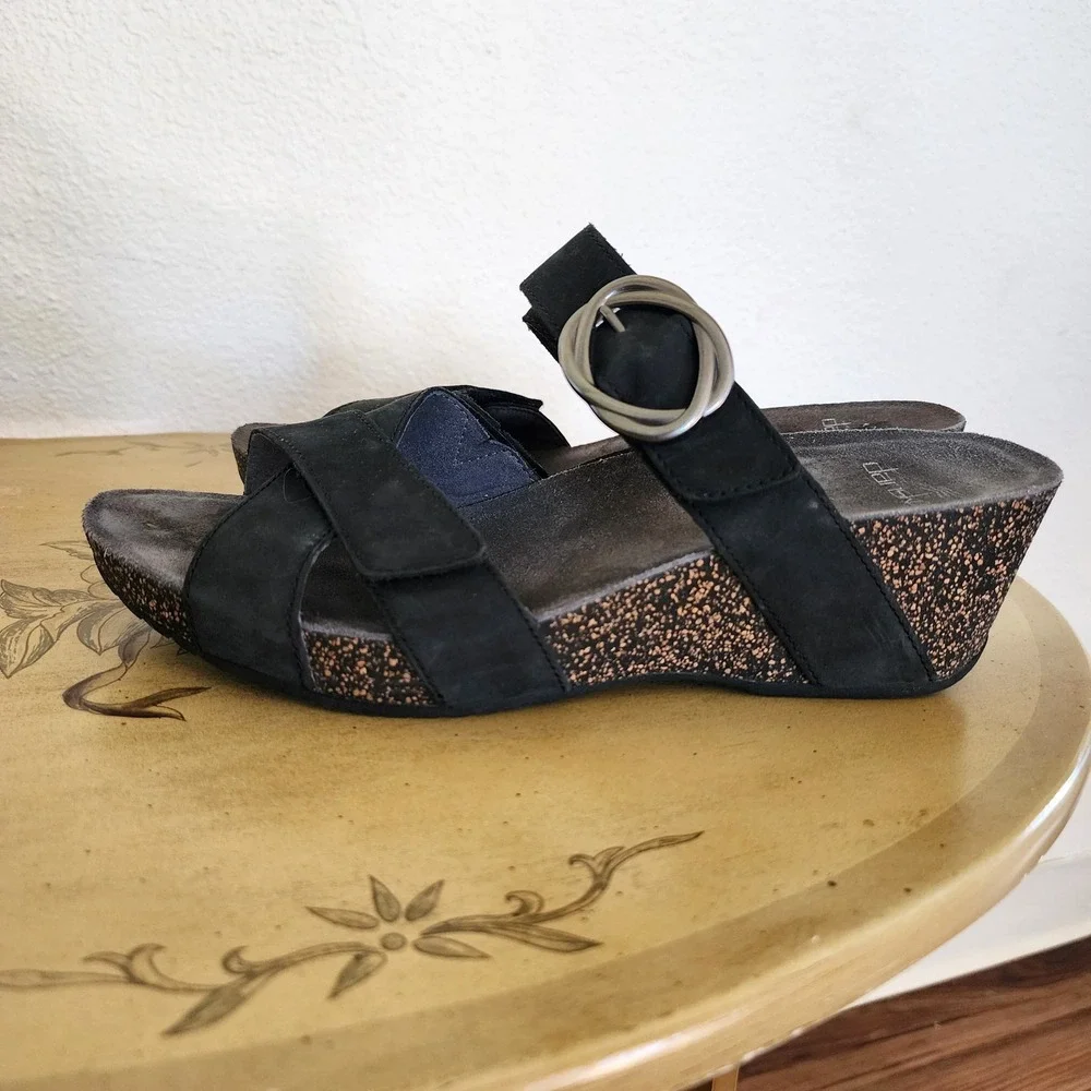 Dansko EU 38 US 7.5 to 8 Black‎ Leather Wedge Buckle Sandals Casual Minimalist
